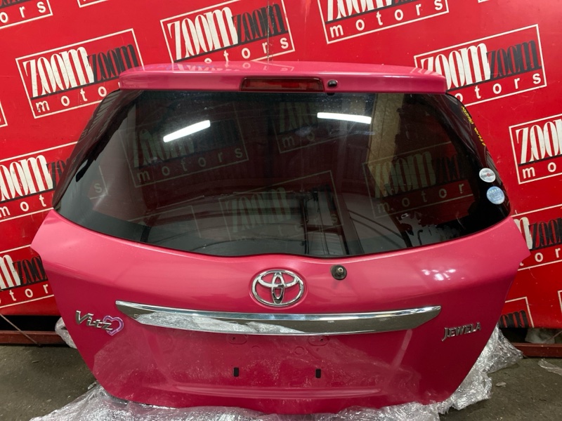 Дверь задняя багажника Toyota Vitz NSP130 1NR-FE 2010 розовый (б/у)