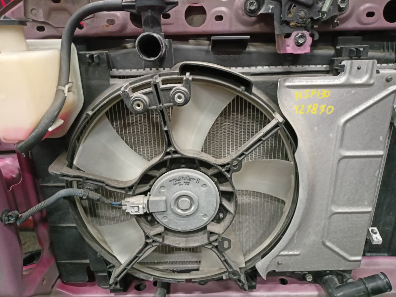 Радиатор двигателя Toyota Vitz NSP130 1NR-FE 2010 (б/у)