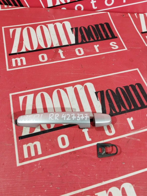 Ручка наружная Toyota Corolla Fielder NZE121G 1NZ-FE 2000 задняя правая серебро (б/у)
