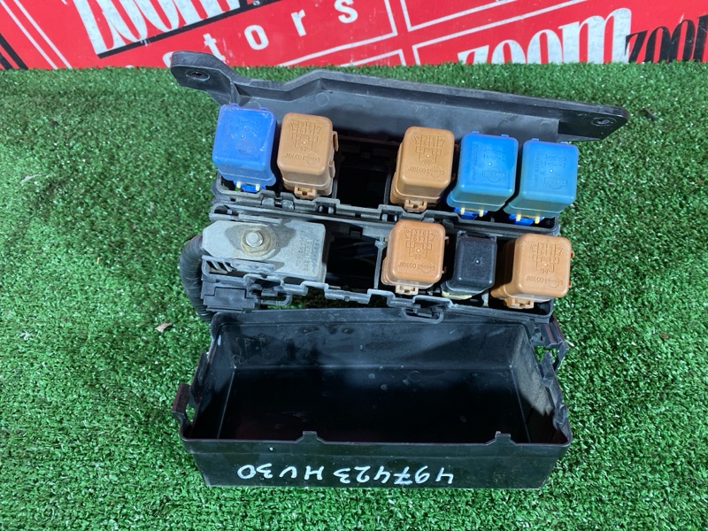 Блок реле и предохранителей PRESAGE 1998-2003 HU30 VQ30DE