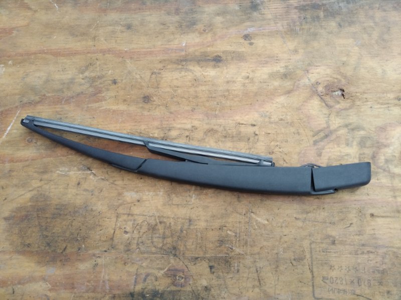 Дворник двери багажника NISSAN March AK12 CR12DE 2007 (б/у)