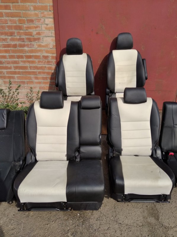 Чехлы на сиденья TOYOTA WiSH ZGE20 2ZR-FAE 2010 (б/у)