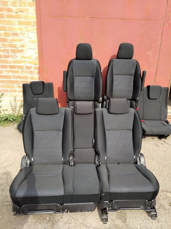 Сиденья TOYOTA WiSH ZGE20 2ZR-FAE 2010 (б/у)