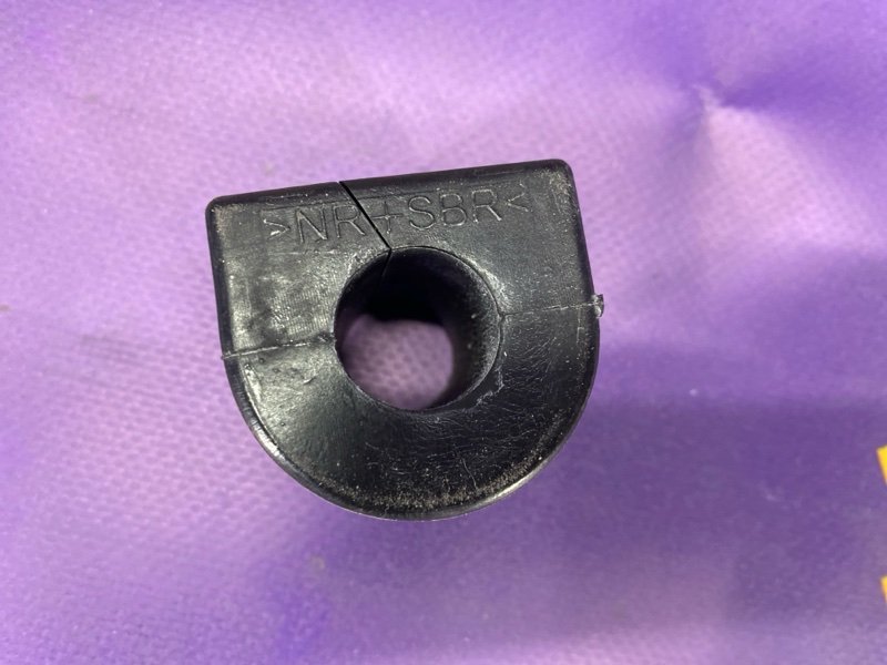 Втулка стабилизатора задняя LAND CRUISER PRADO KZJ95 1KZ-TE Втулка стабилизатора задняя LAND CRUISER PRADO KZJ95 1KZ-TE