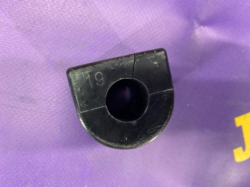 Втулка стабилизатора задняя LAND CRUISER PRADO KZJ95 1KZ-TE Втулка стабилизатора задняя LAND CRUISER PRADO KZJ95 1KZ-TE