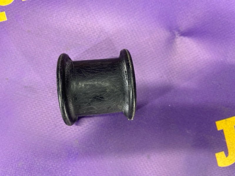 Втулка стабилизатора задняя LAND CRUISER PRADO KZJ95 1KZ-TE Втулка стабилизатора задняя LAND CRUISER PRADO KZJ95 1KZ-TE