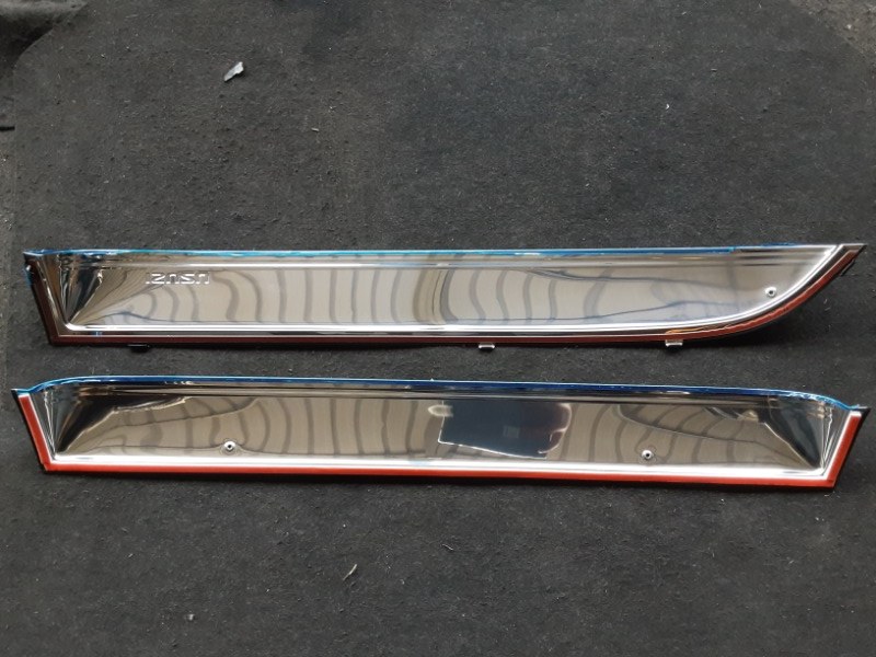 Ветровик правый ELF NKR81