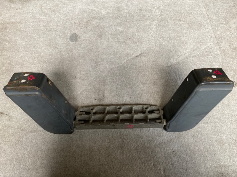 Подножка задняя левая CANTER FD70BB Подножка задняя левая CANTER FD70BB