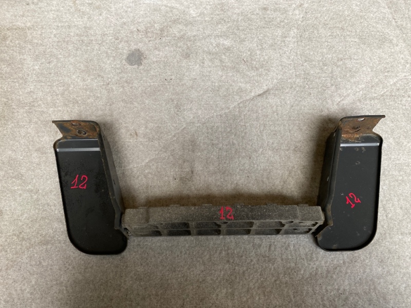 Подножка задняя левая MITSUBISHI CANTER FD70BB Подножка задняя левая MITSUBISHI CANTER FD70BB