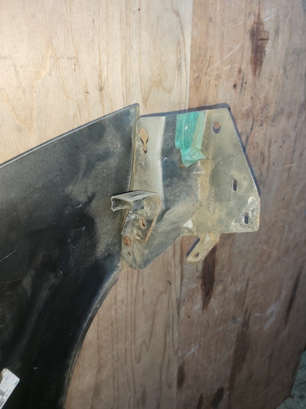 Крыло переднее левое SRX 2003