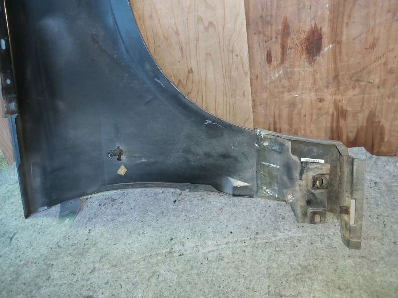 Крыло переднее левое SRX 2003