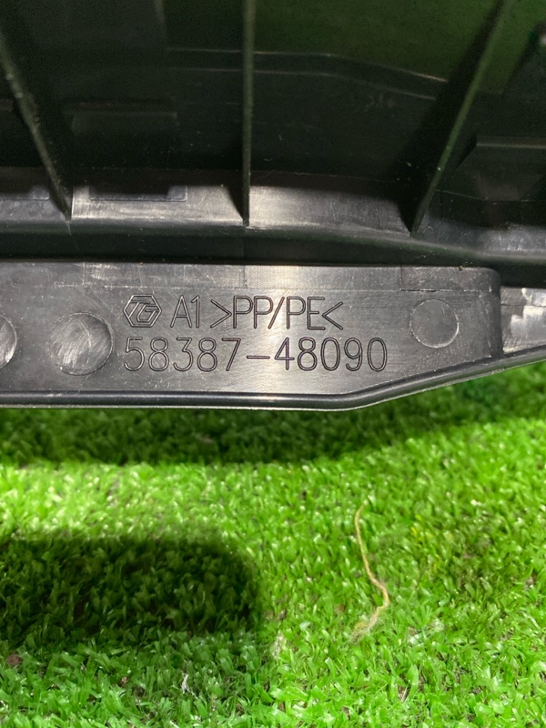 Накладка замка багажника RX450 2015 GYL25