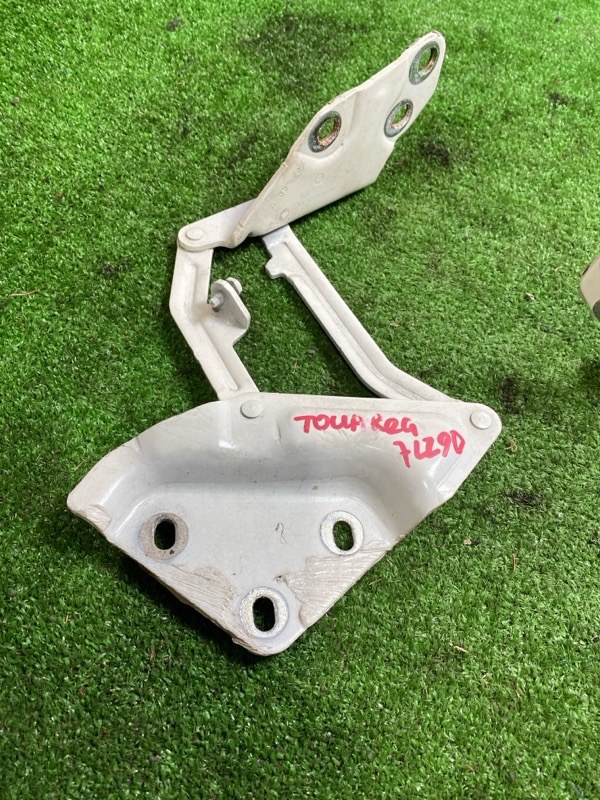 Петля капота TOUAREG