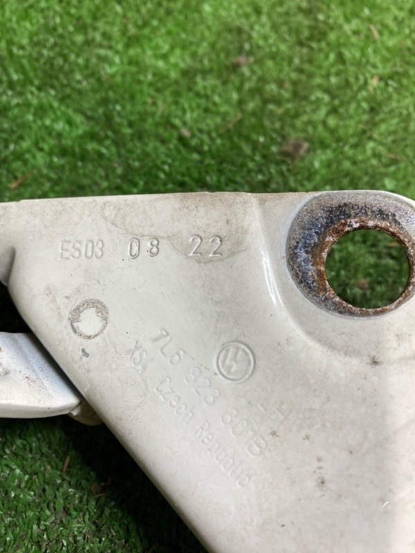 Петля капота TOUAREG