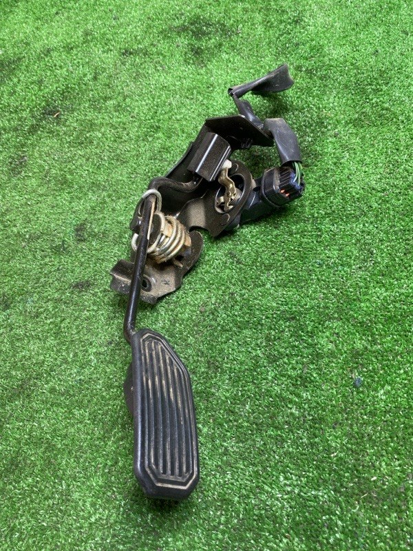 Педаль газа TOYOTA ESTIMA ACR40 2AZFE 78010-28200 контрактная