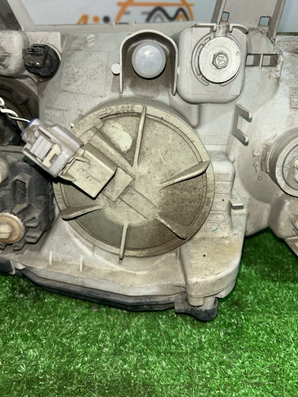 Фара правая TOYOTA BB NCP30