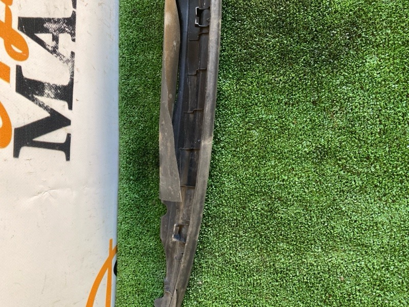 Уплотнительная резинка правая GS350 GRS191