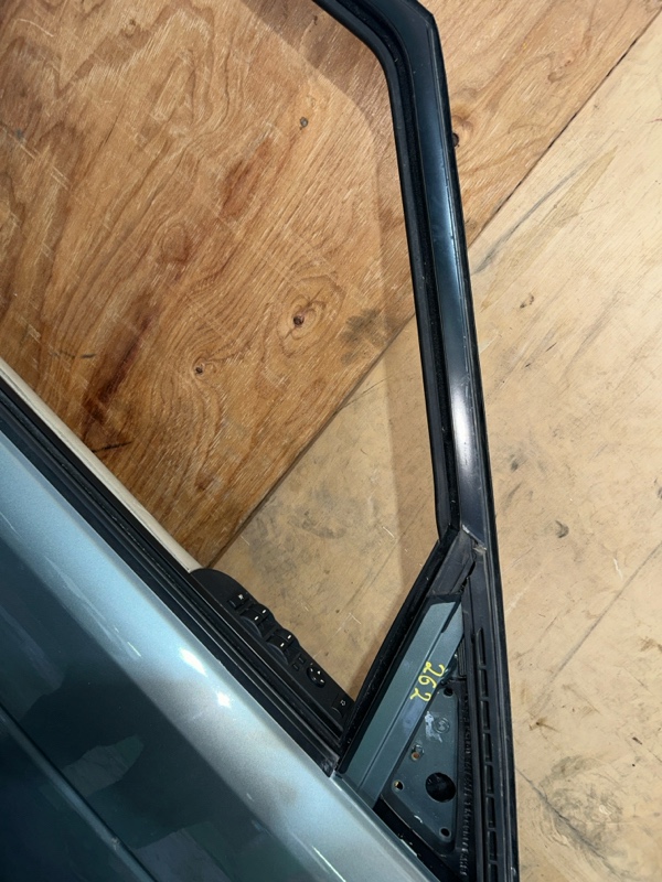 Дверь передняя правая RANGE ROVER 2005 L322 Дверь передняя правая RANGE ROVER 2005 L322