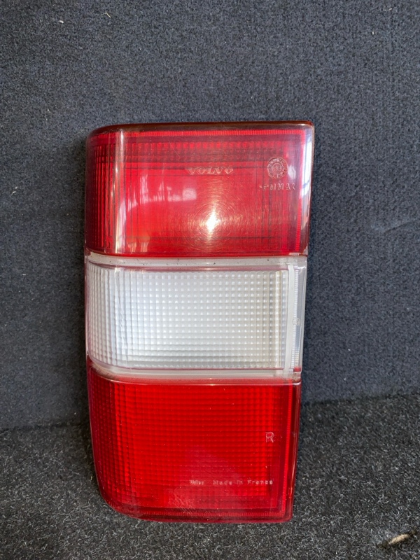 Запчасть вставка багажника правая VOLVO 850 1993 LW45 9133845 контрактная Вставка багажника правая VOLVO 850 1993 LW45 9133845 контрактная