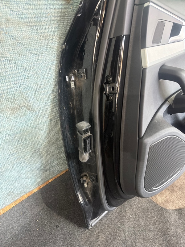 Дверь правая задняя для AUDI A4 B9 27 ракурс Дверь правая задняя для AUDI A4 B9 27 ракурс