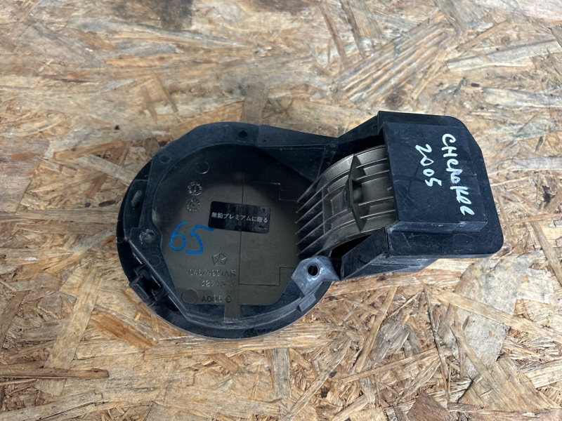 Лючок бензобака CHEROKEE 2005 KJ