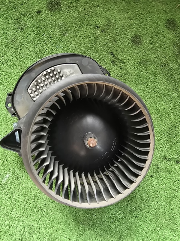Мотор печки B180 W246