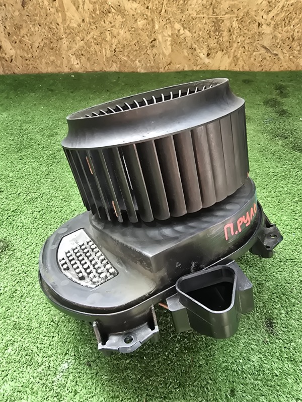 Мотор печки B180 W246