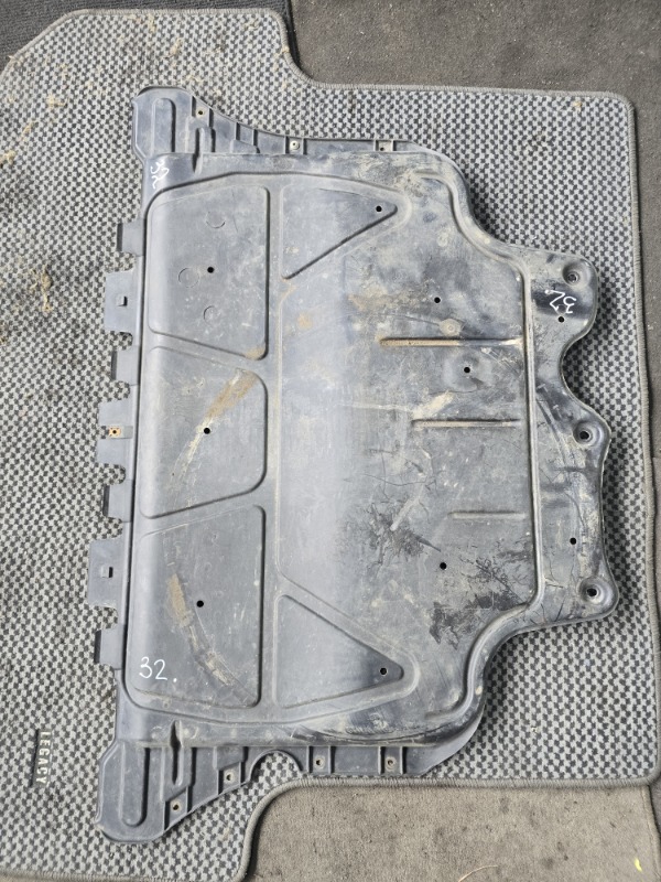 Защита двигателя VOLKSWAGEN GOLF MK7 5Q0825236F контрактная