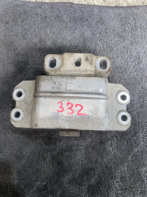 Подушка двигателя VOLKSWAGEN PASSAT B7 CAX Подушка двигателя VOLKSWAGEN PASSAT B7 CAX