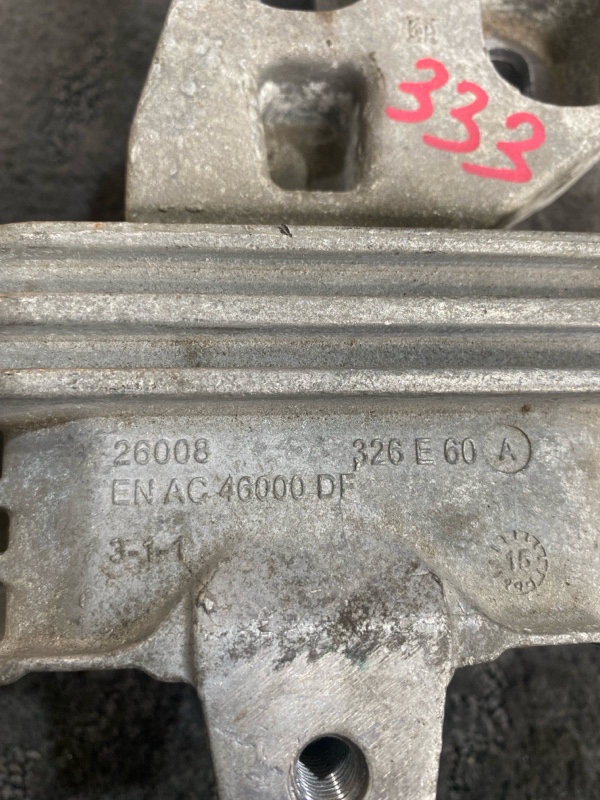 Подушка двигателя левая A180 W176 M270910