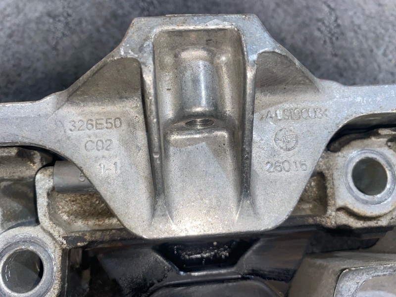 Подушка двигателя правая A180 W176 M270910