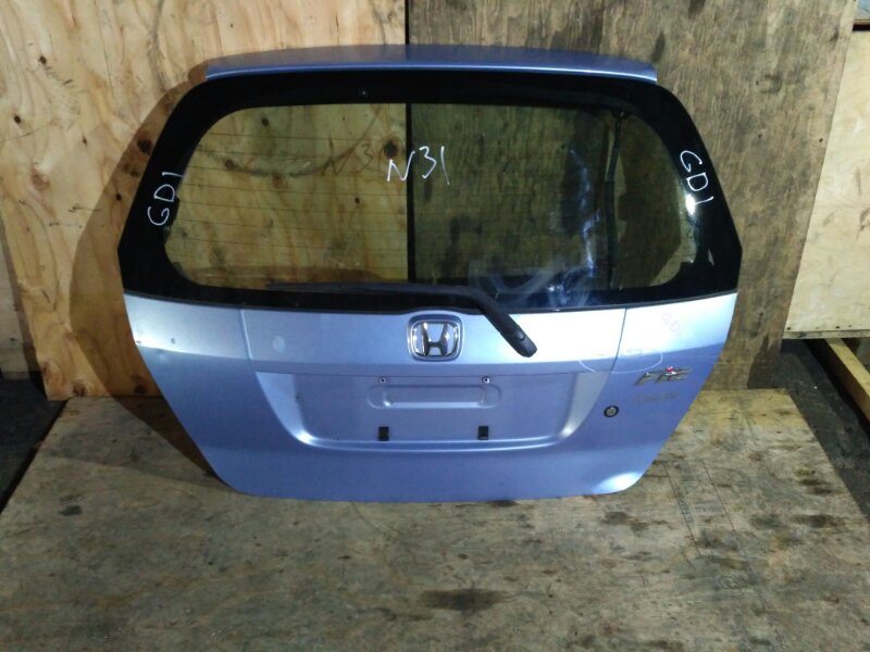 Дверь хонда стрим. Honda Fit 2002 дверь багажника. Задняя дверь Хонда фит gd1. Дверь Honda Fit gd1. Стекло двери багажника Хонда джаз 2012.