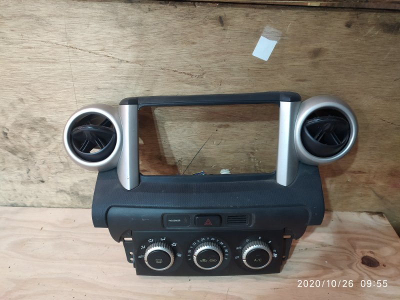 Блок управления климат-контролем Toyota Ist NCP60 2NZ-FE
