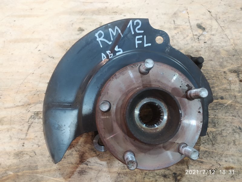 Ступица Nissan Liberty RM12 QR20DE 2002 передняя левая