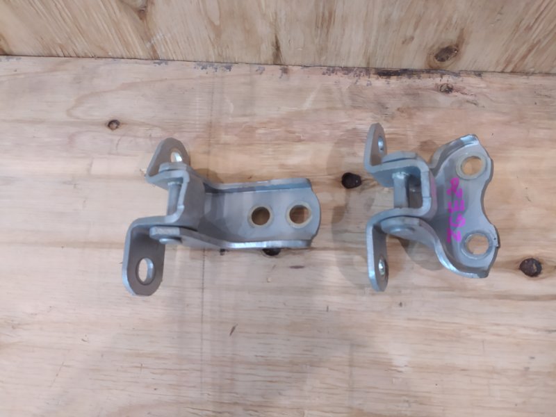 Петля двери Toyota Wish ZGE20G 2ZR-FAE 2010 передняя правая