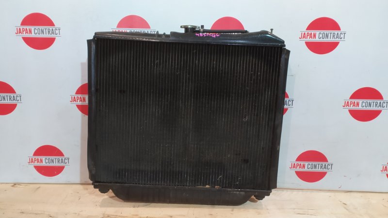 Радиатор двигателя Isuzu Bighorn UBS25GW 6VD1 1994