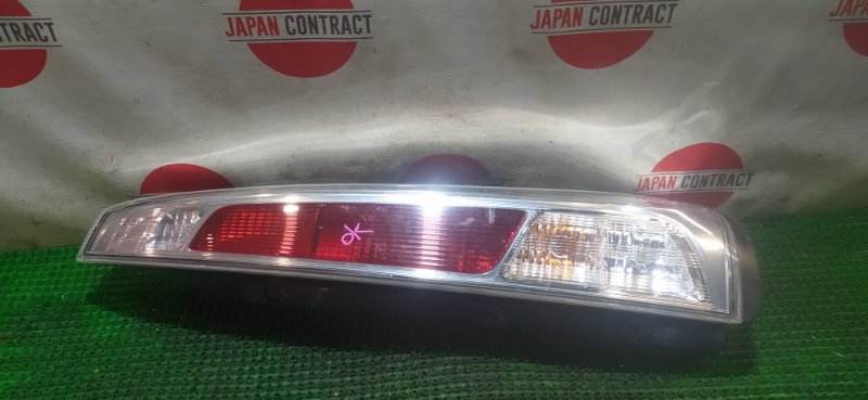 Фонарь стоп-сигнала Nissan Serena FC26 MR20DD 2012 правый