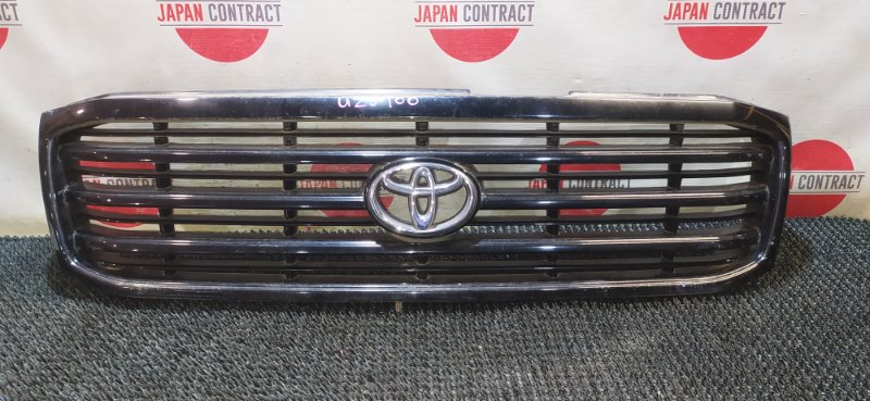 Решетка радиатора Toyota Land Cruiser UZJ100W 2UZ-FE 2001