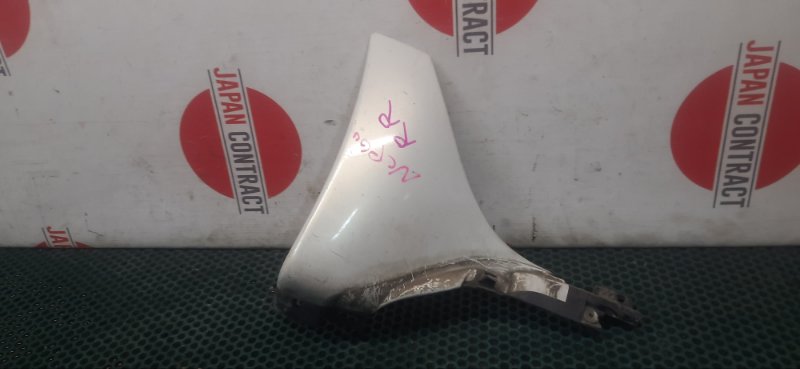 Накладка на крыло задняя правая Toyota IST 2004 NCP60 2NZ-FE Б/У