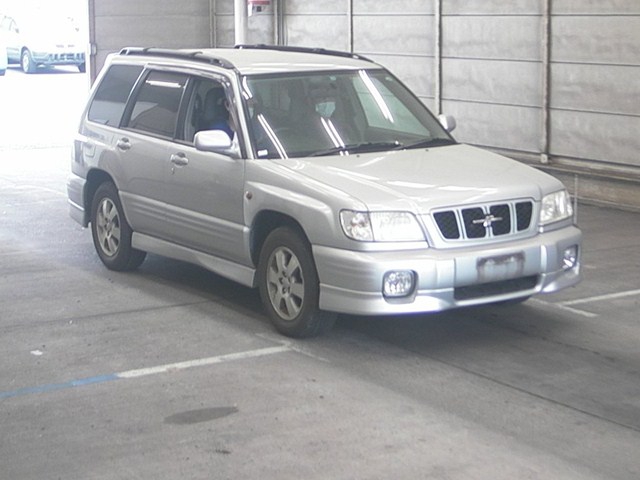 Автомобиль Subaru Forester SF5 EJ20 2001 года в разбор