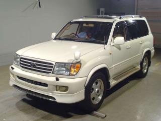 Автомобиль Toyota Land Cruiser UZJ100W 2UZ-FE 2001 года в разбор