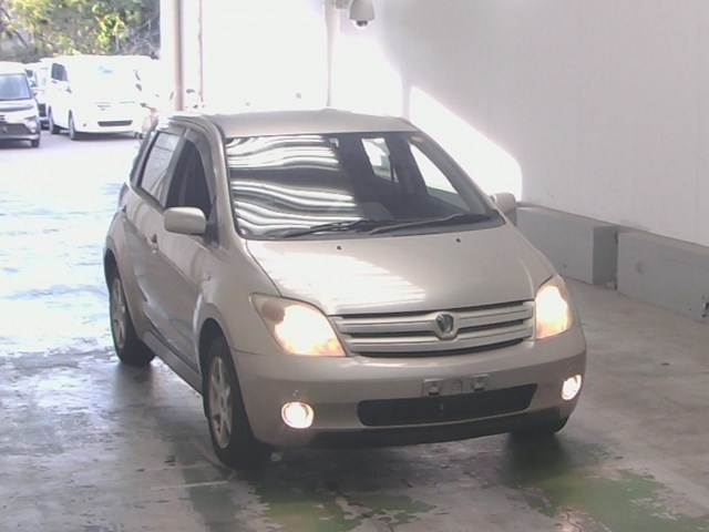 Автомобиль Toyota IST NCP65 1NZ-FE 2002 года в разбор
