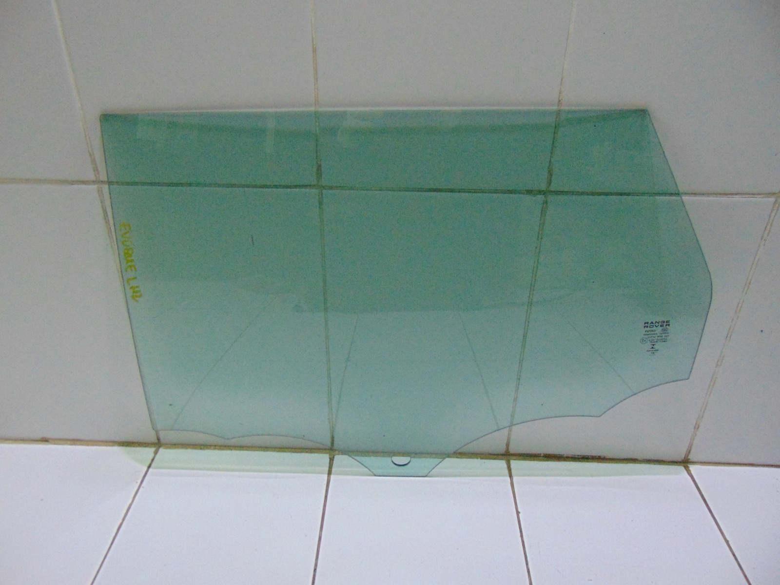 Стекло двери LR044530