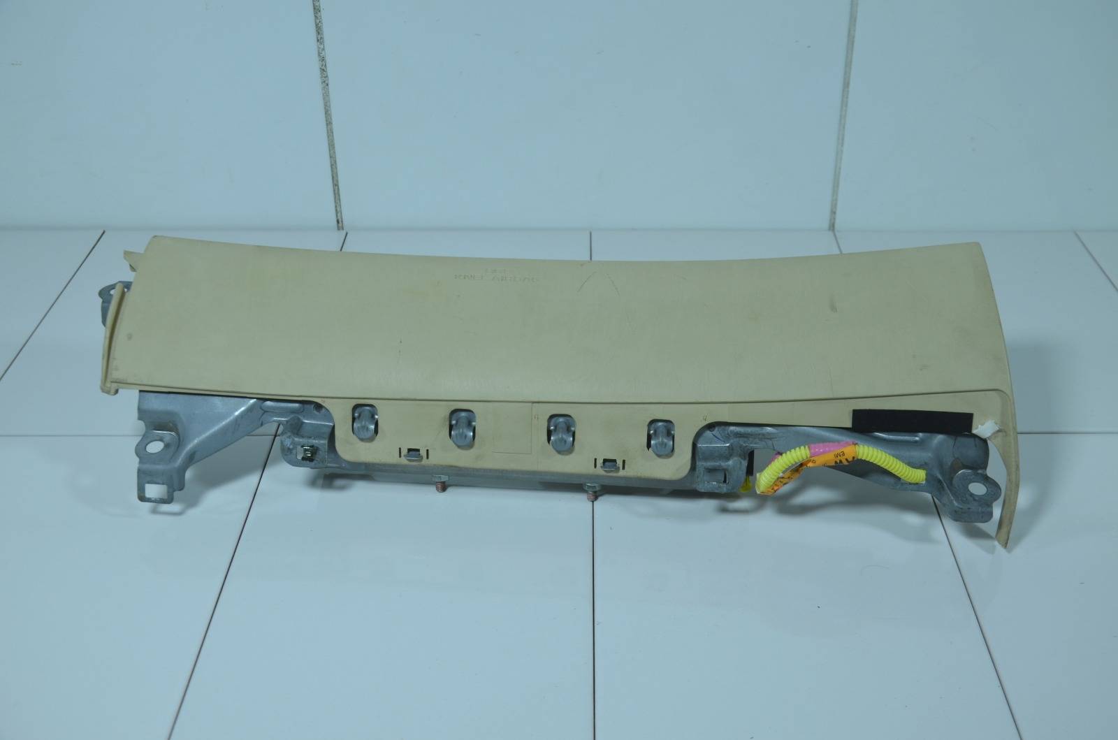 Подушка безопасности в колени 7399030020A1