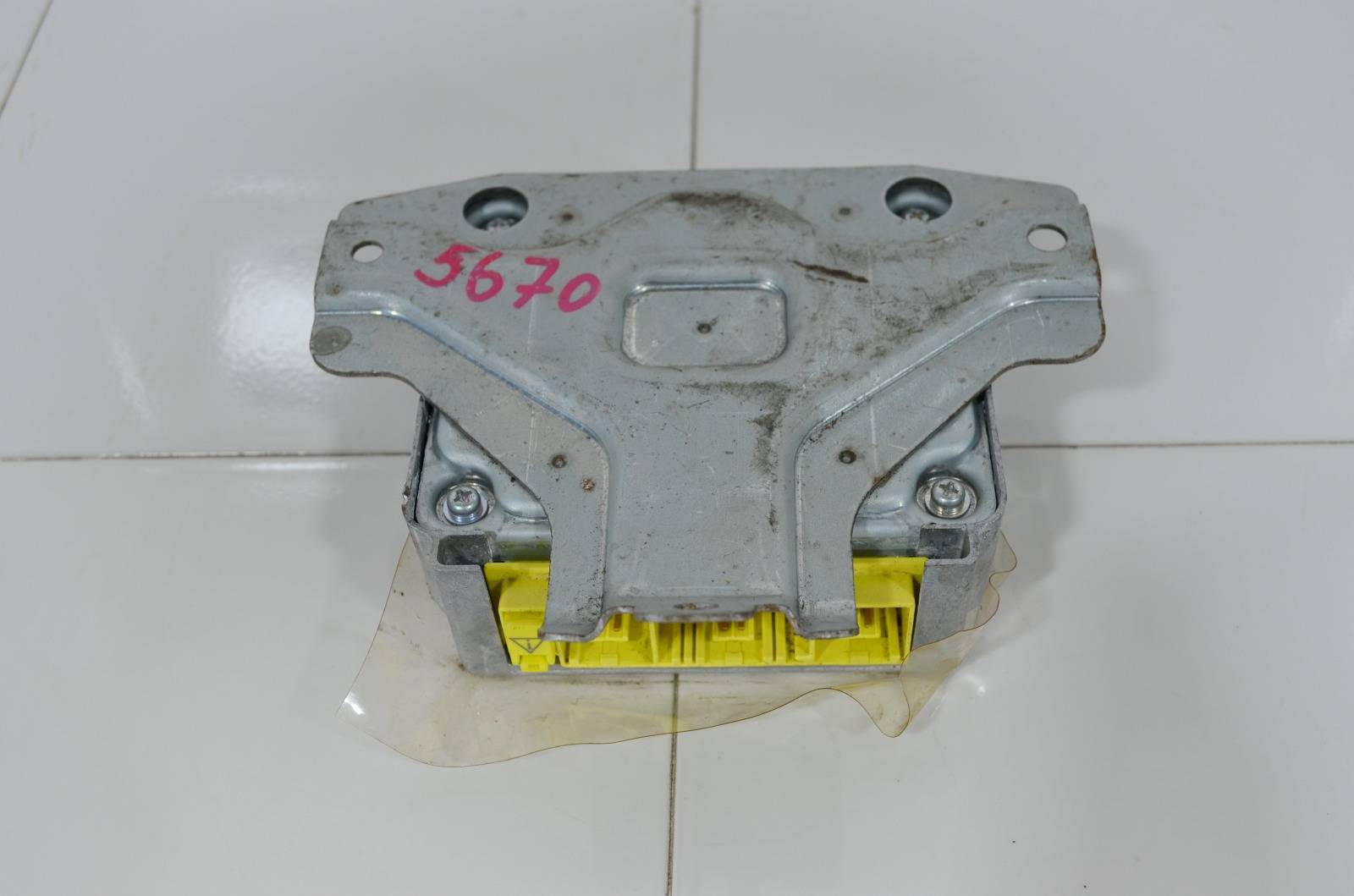 Блок управления AIR BAG 3891054JA0