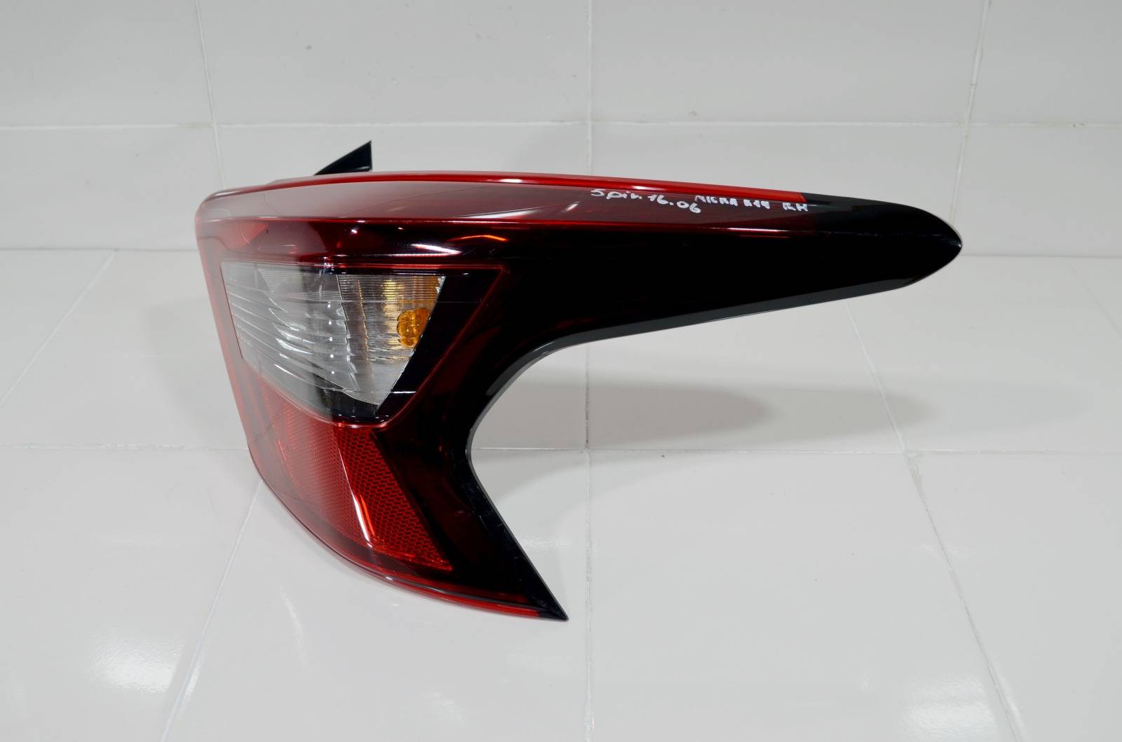 Фонарь правый MICRA 2016+ K14