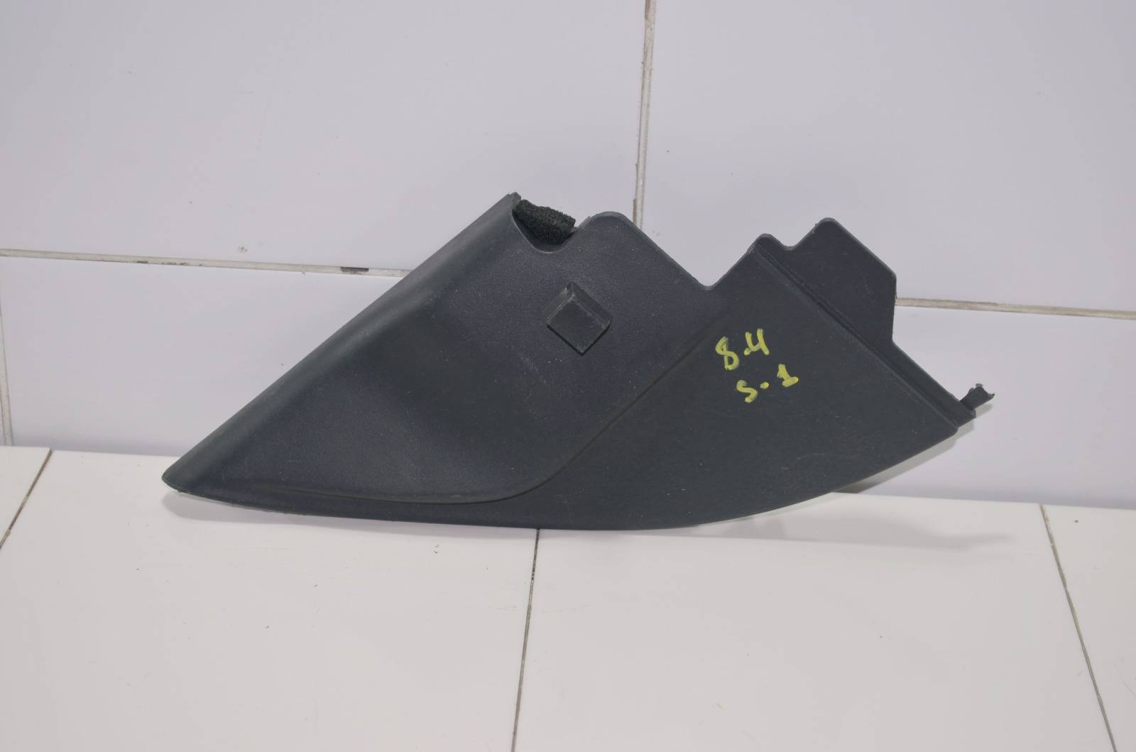 Уголок двери 802923KA0A