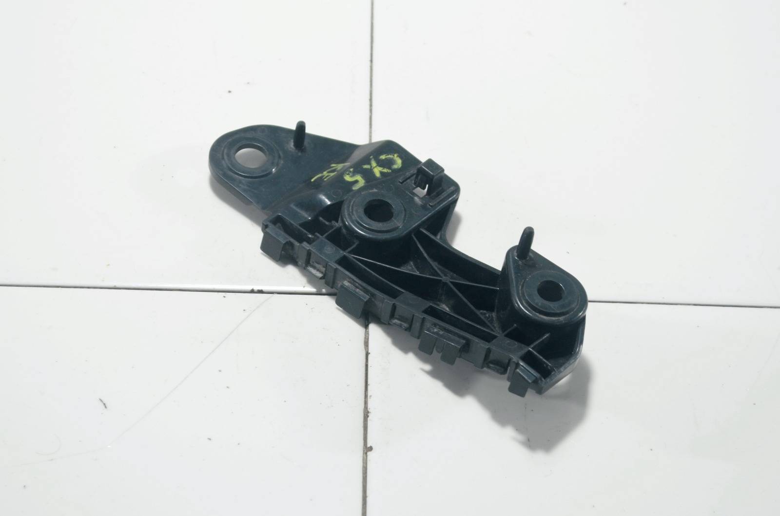 Кронштейн бампера KD45600T1