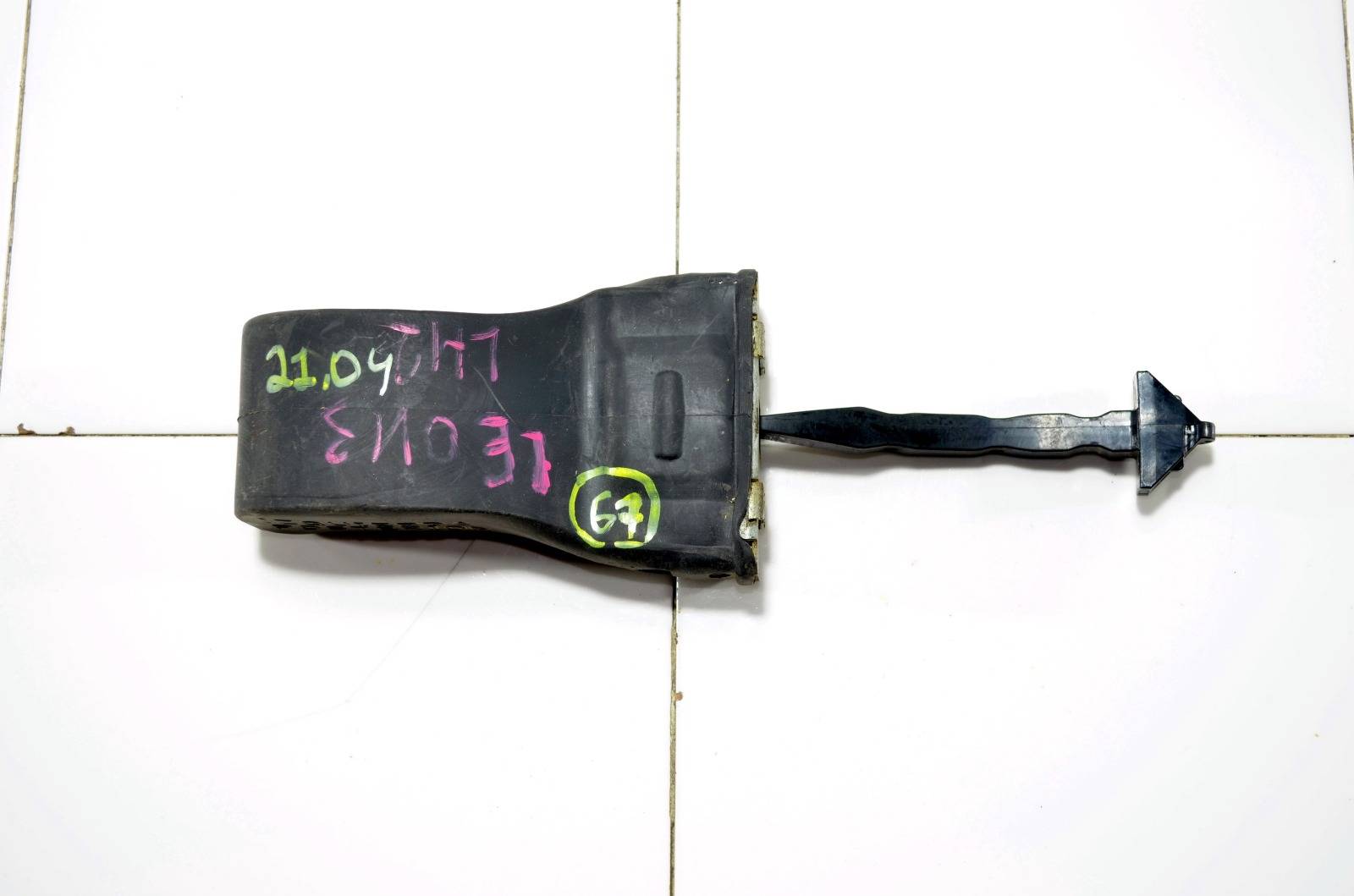 ограничитель двери KB7W58270
