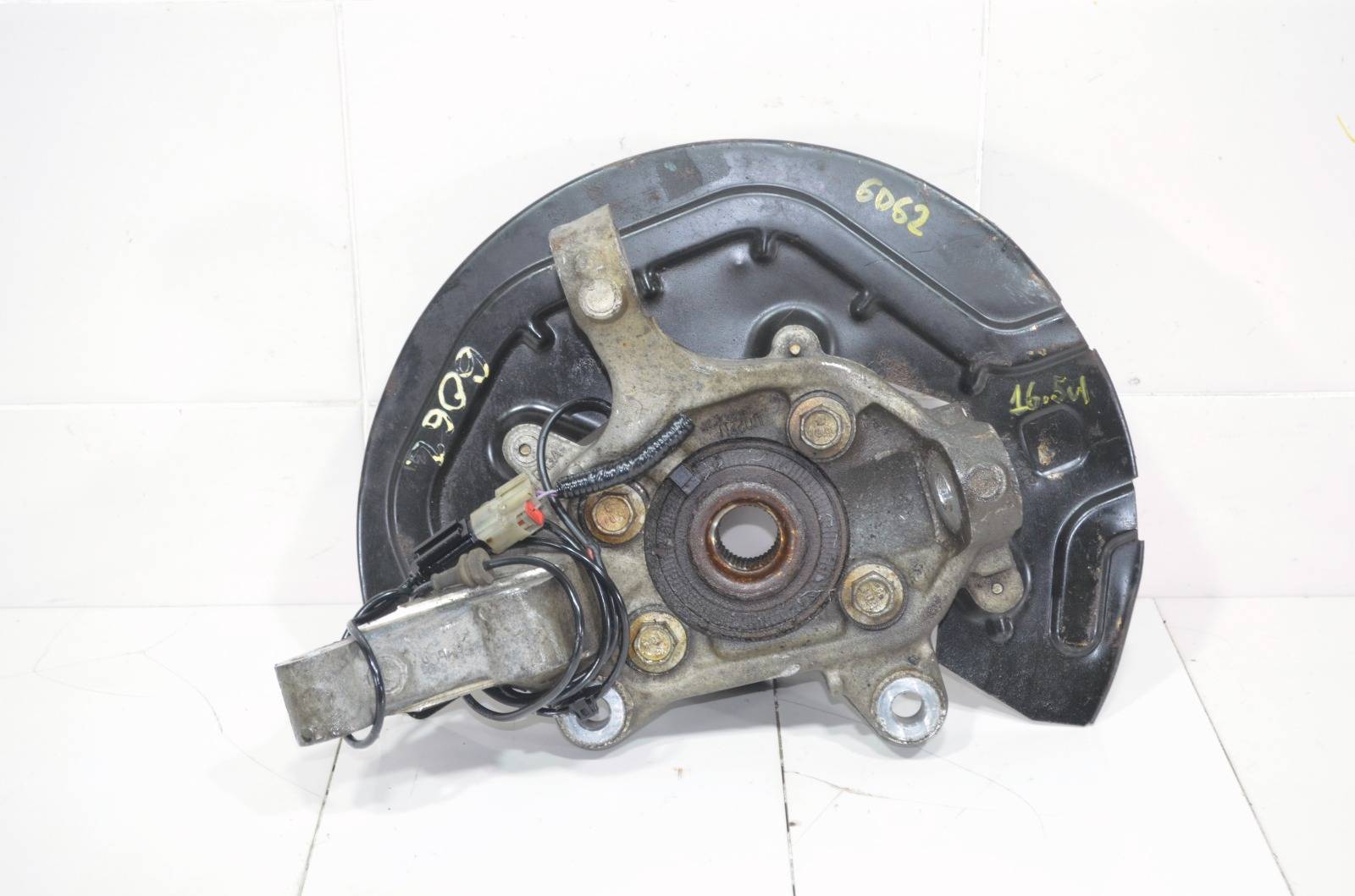 Кулак BB5Z3K185A
